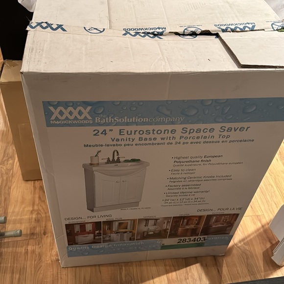 Bathroom vanity - Picture 2 of 2